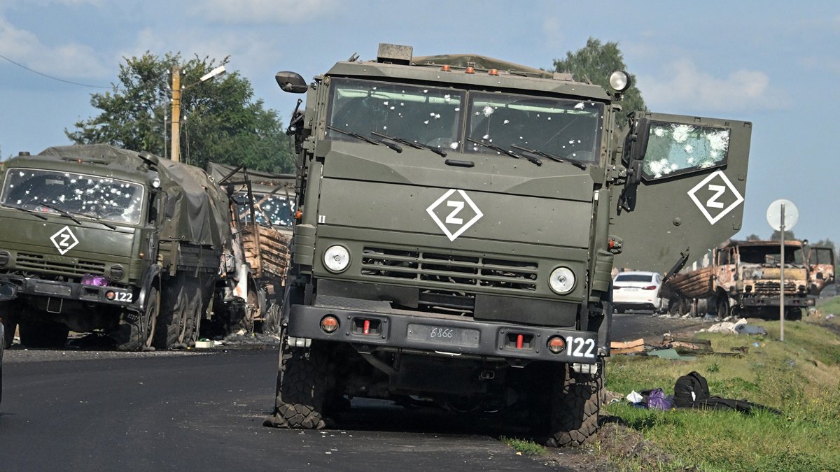 Расстрелянная колонна российской военной техники в Курской области, Россия, 9 августа 2024 года. Фото: Анатолий Жданов / Коммерсантъ / Sipa USA / Vida Press