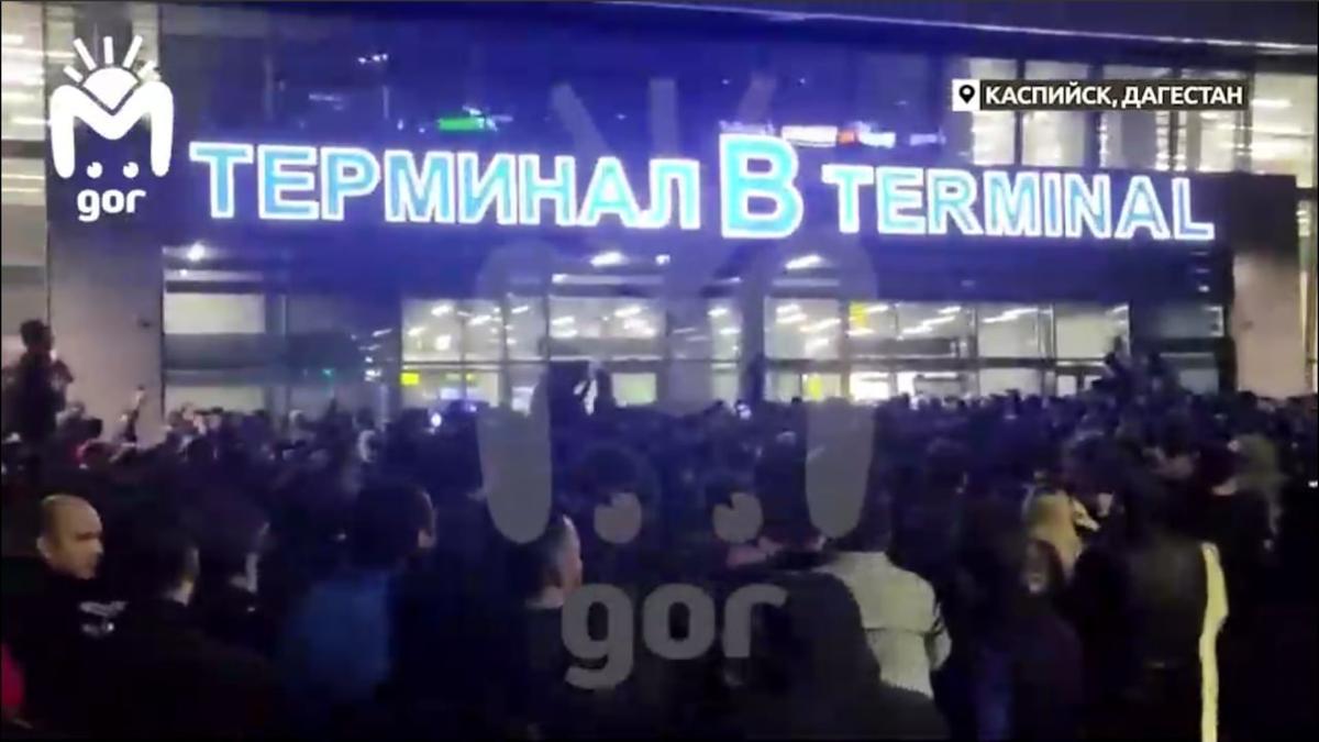 В аэропорту Махачкалы во время беспорядков. Скрин: видео соцсети