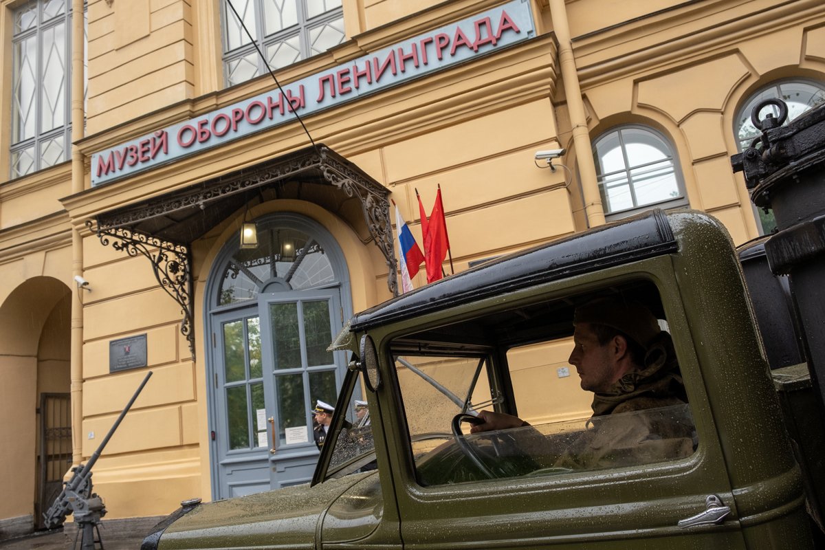 Вход в музей обороны и блокады Ленинграда