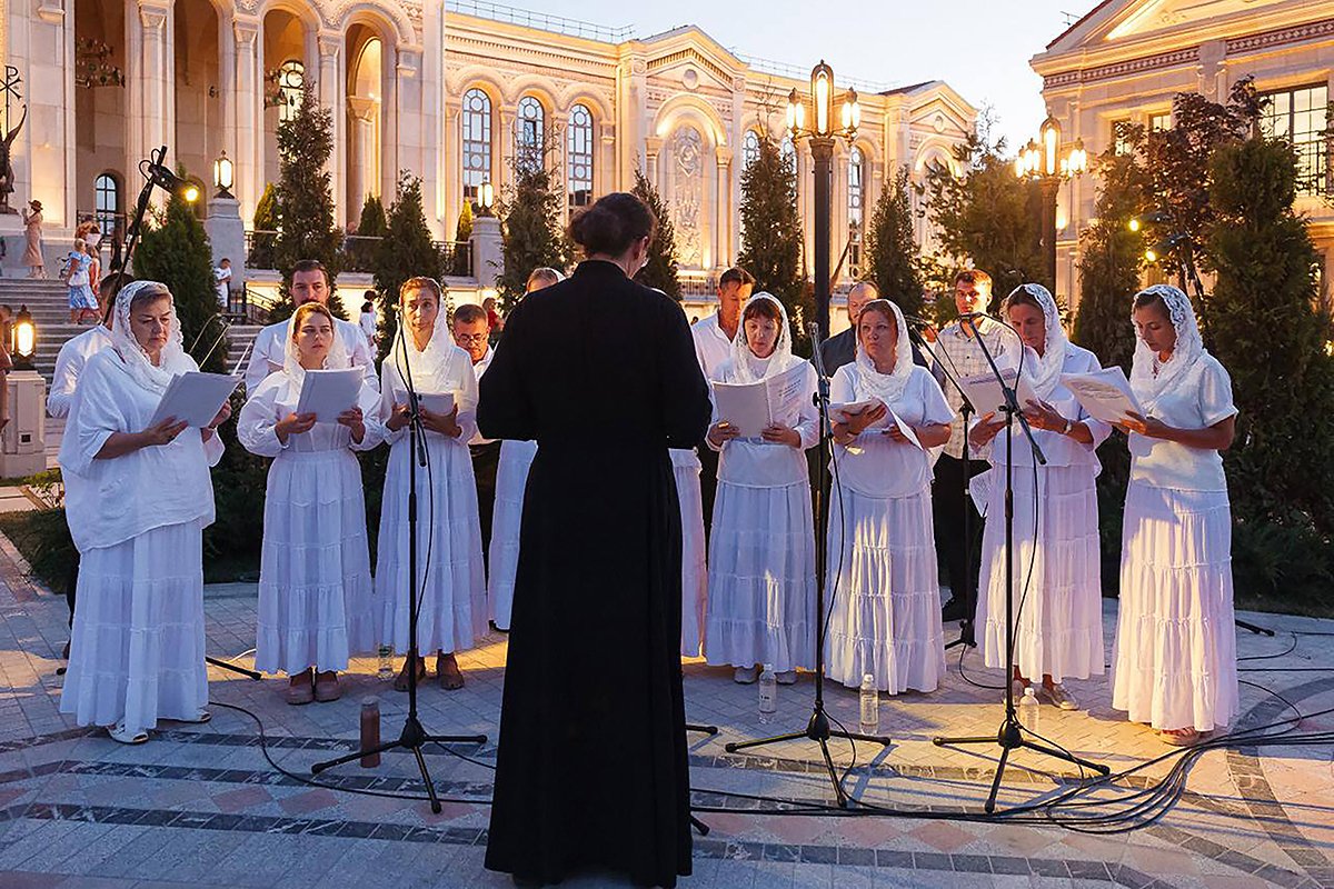 Первое Богослужение после открытия музейно-храмового комплекса». Фото:  телеграм-канал  Новый Херсонес