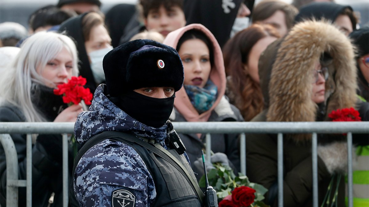 «Если бы люди пошли по Тверской — это другое дело, а похороны на юге Москвы — это не страшно»