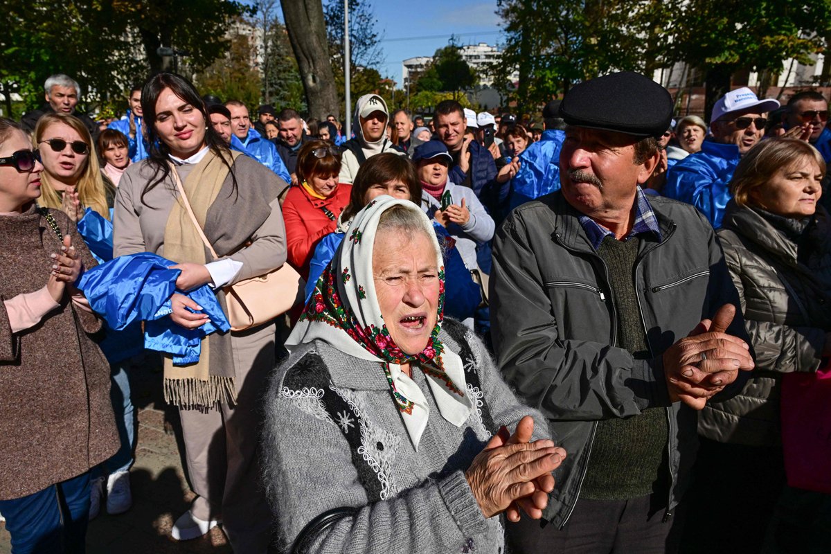 Сторонники Ренато Усатого на предвыборном митинге в Кишиневе, 18 октября 2024 года. Фото: Daniel Mihailescu / AFP / Scanpix / LETA